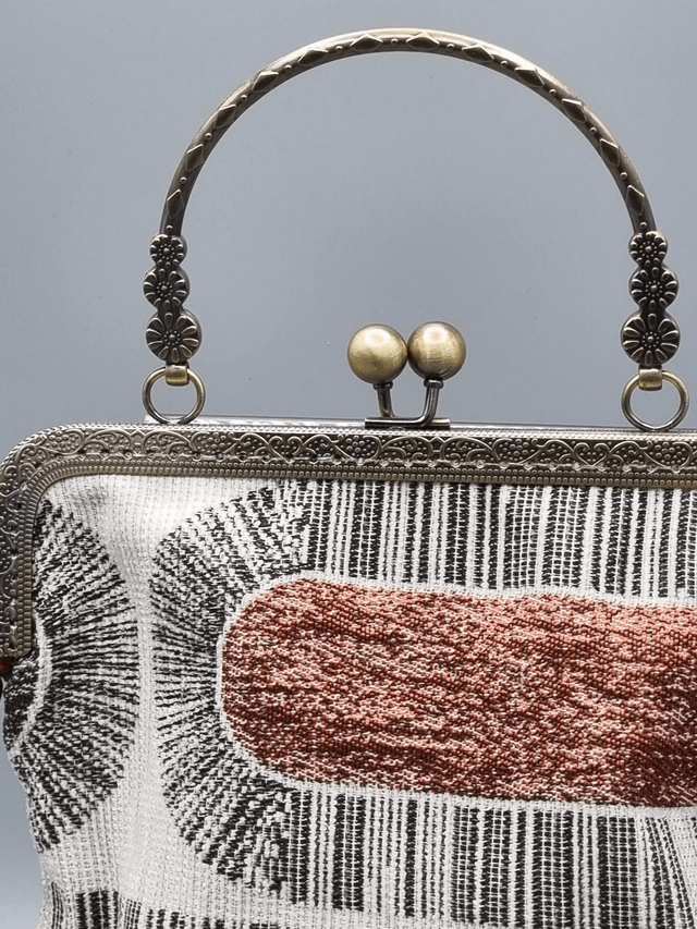 Sac chic et unique avec anse et fermoir métal vintage