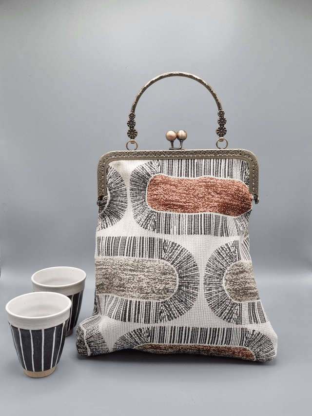 Sac chic et unique avec anse et fermoir métal vintage