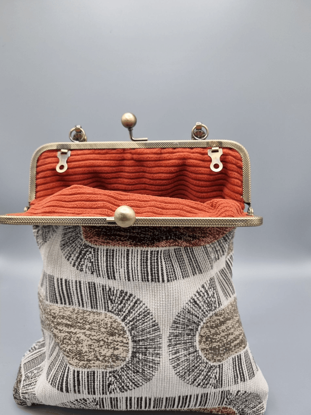 Sac chic et unique avec anse et fermoir métal vintage
